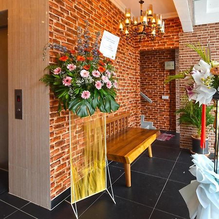 Super Oyo 90572 J Hotel Masjid India Куала Лумпур Екстериор снимка