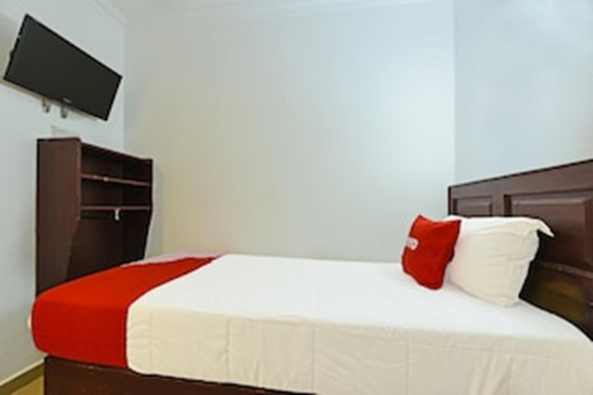 Super Oyo 90572 J Hotel Masjid India Куала Лумпур Екстериор снимка