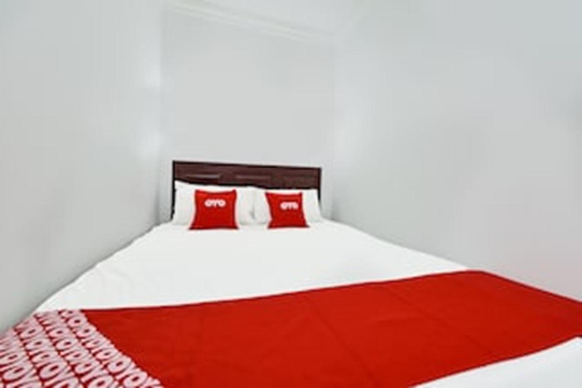 Super Oyo 90572 J Hotel Masjid India Куала Лумпур Екстериор снимка