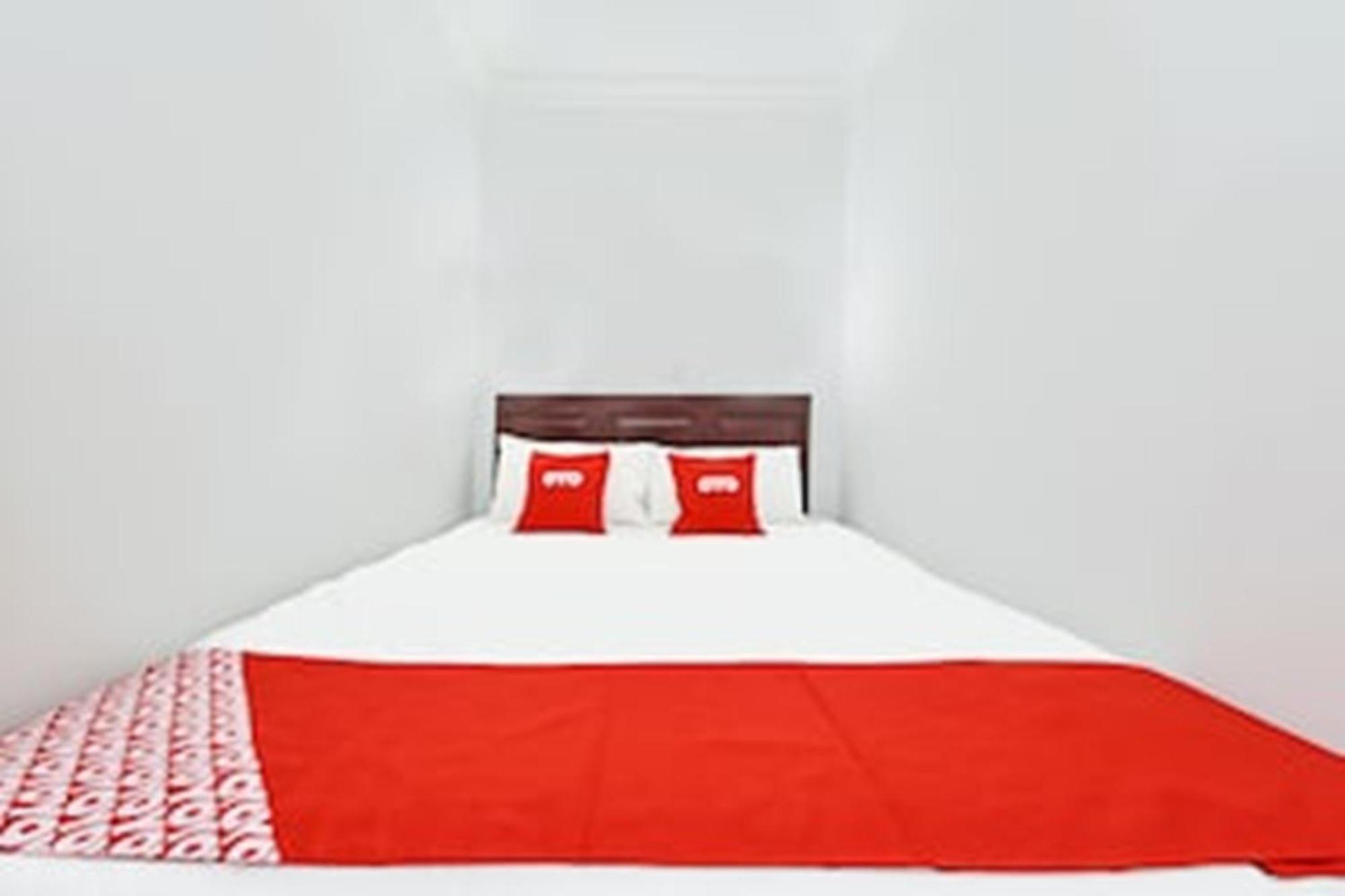 Super Oyo 90572 J Hotel Masjid India Куала Лумпур Екстериор снимка