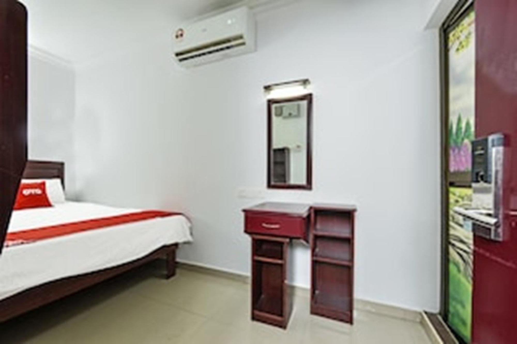 Super Oyo 90572 J Hotel Masjid India Куала Лумпур Екстериор снимка