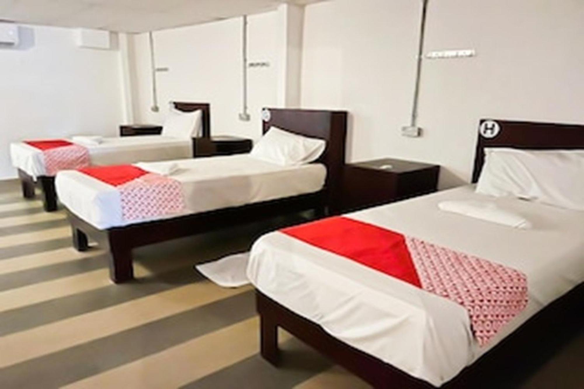 Super Oyo 90572 J Hotel Masjid India Куала Лумпур Екстериор снимка