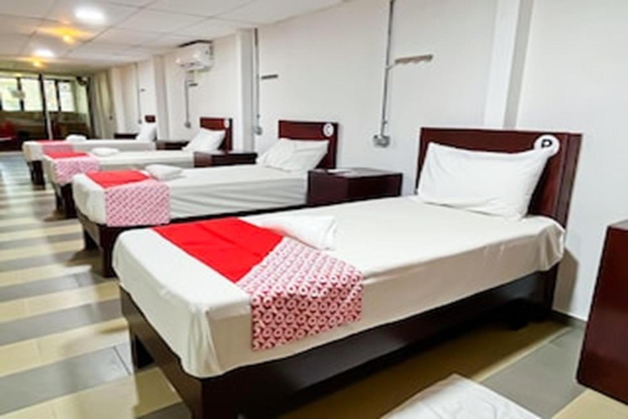 Super Oyo 90572 J Hotel Masjid India Куала Лумпур Екстериор снимка