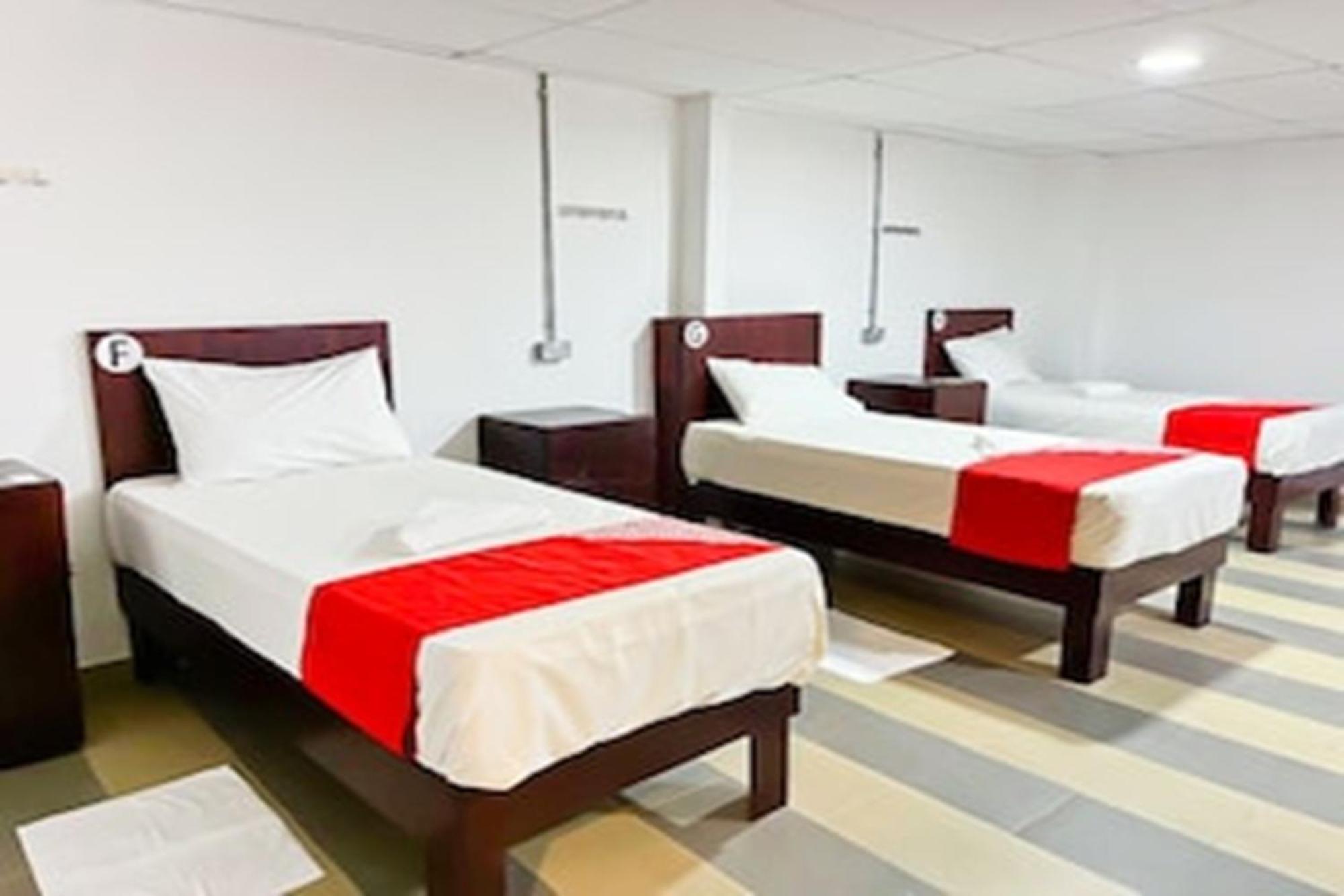 Super Oyo 90572 J Hotel Masjid India Куала Лумпур Екстериор снимка