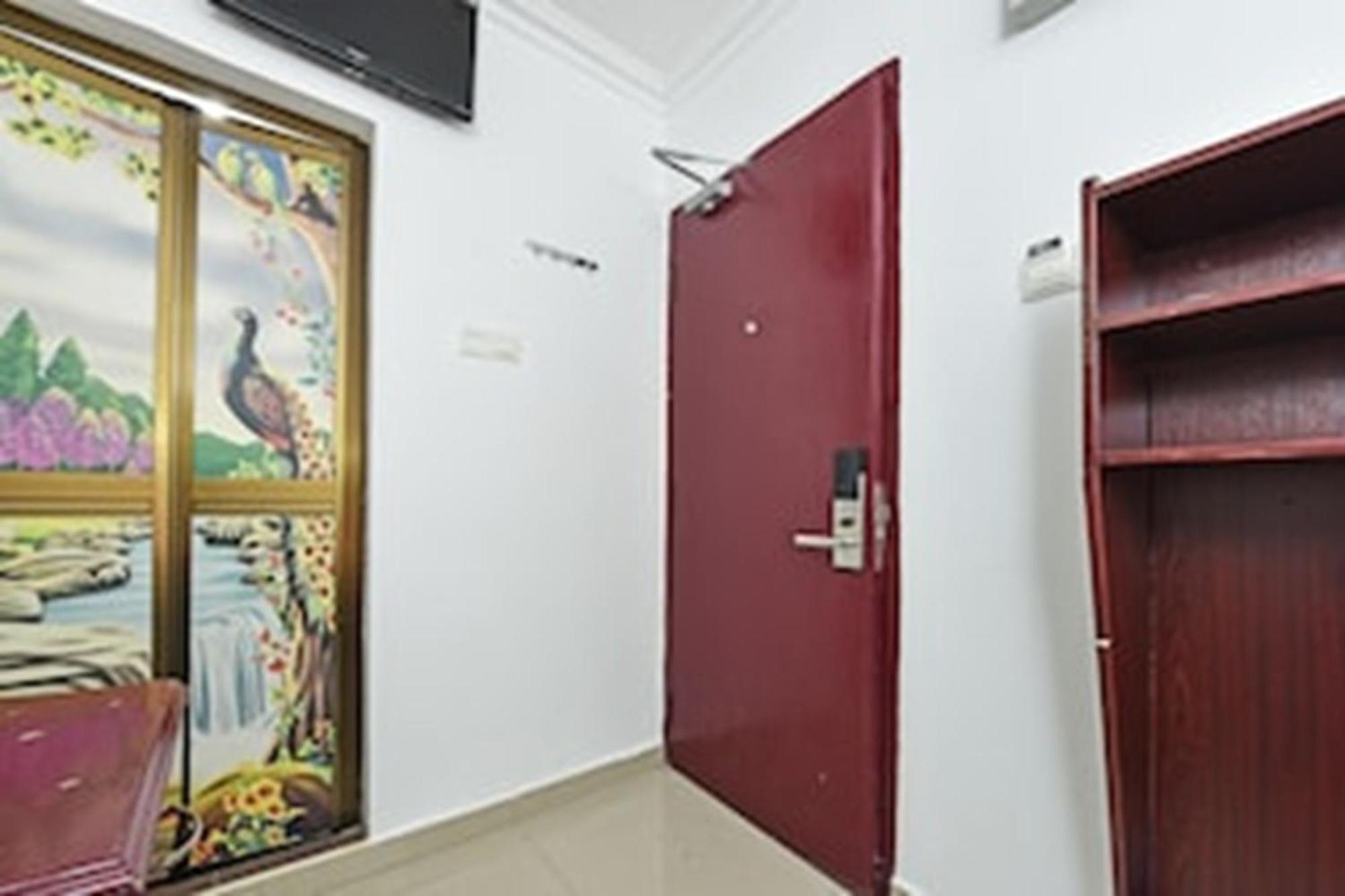 Super Oyo 90572 J Hotel Masjid India Куала Лумпур Екстериор снимка
