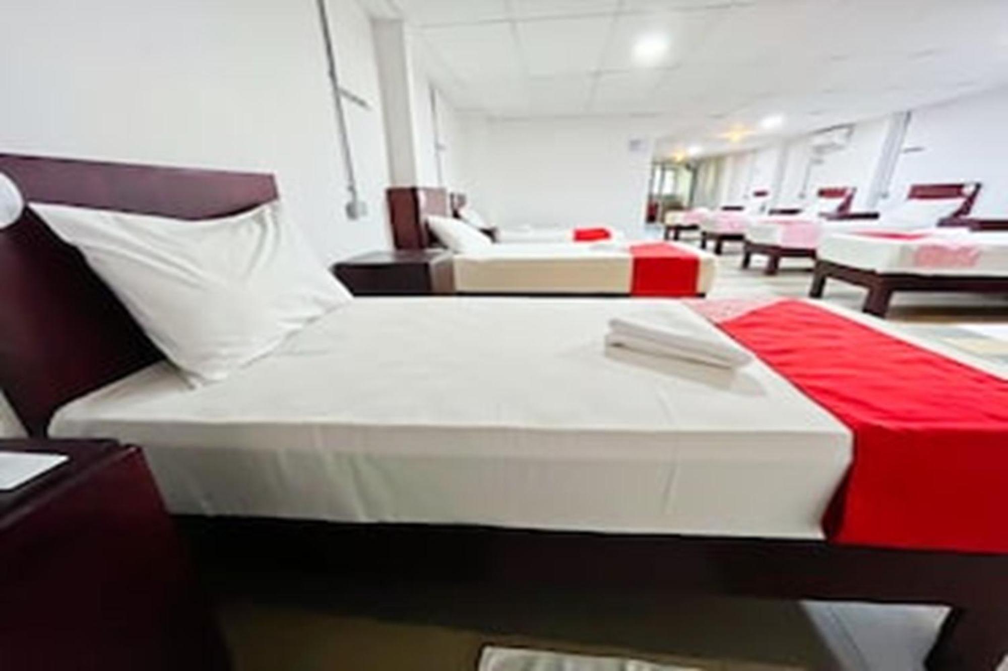 Super Oyo 90572 J Hotel Masjid India Куала Лумпур Екстериор снимка