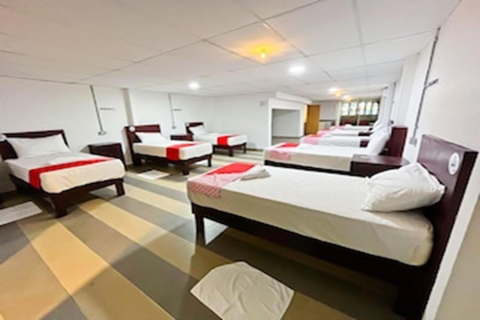 Super Oyo 90572 J Hotel Masjid India Куала Лумпур Екстериор снимка